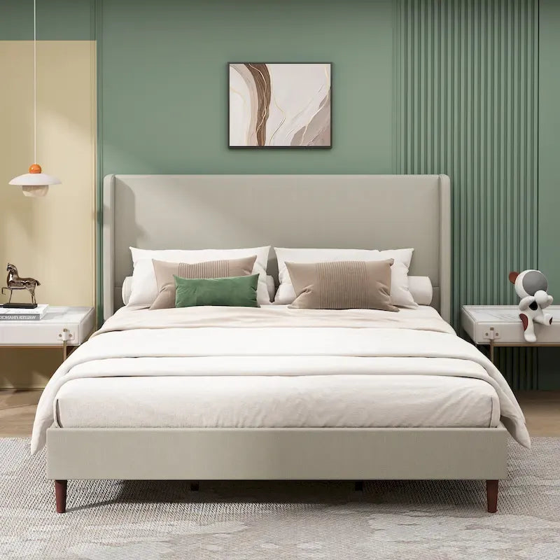 Letto a piattaforma con gambe in legno massiccio e sistema di supporto con 12 doghe