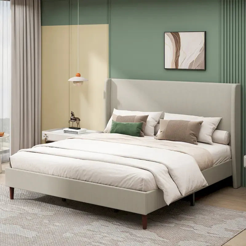 Letto a piattaforma con gambe in legno massiccio e sistema di supporto con 12 doghe