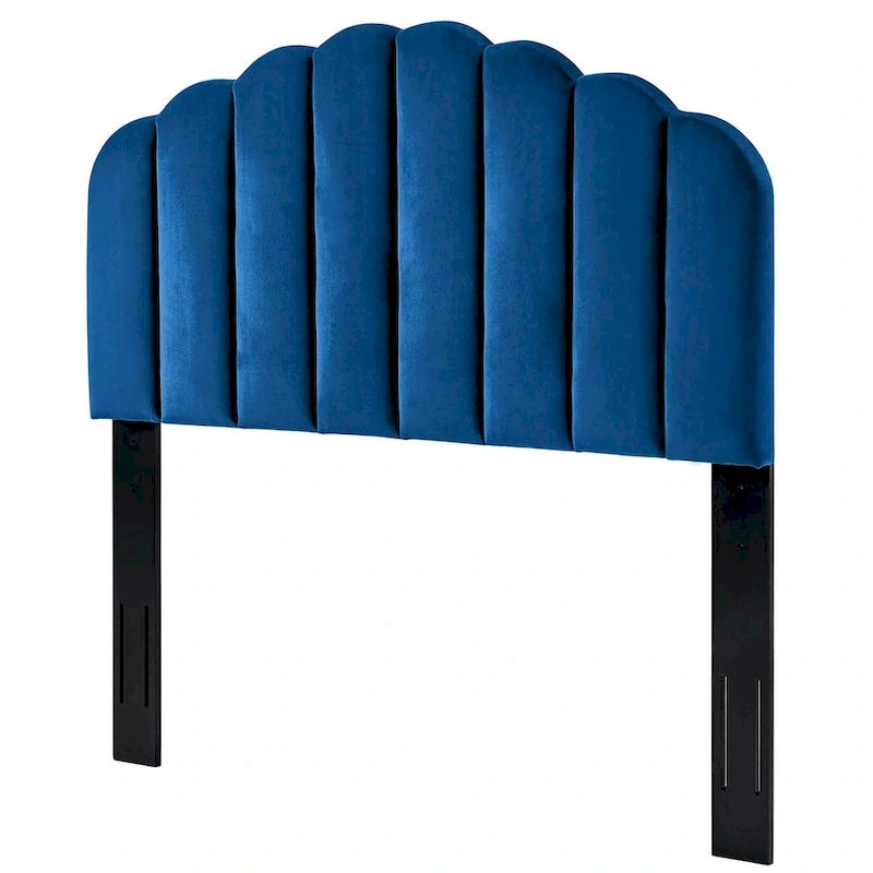 Testiera blu in velluto trapuntata con bordo smerlato, per letto King/California King