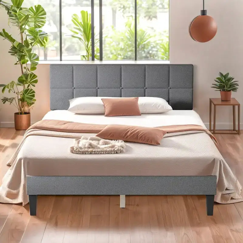 Letto a piattaforma in legno con testiera, senza necessità di rete a doghe