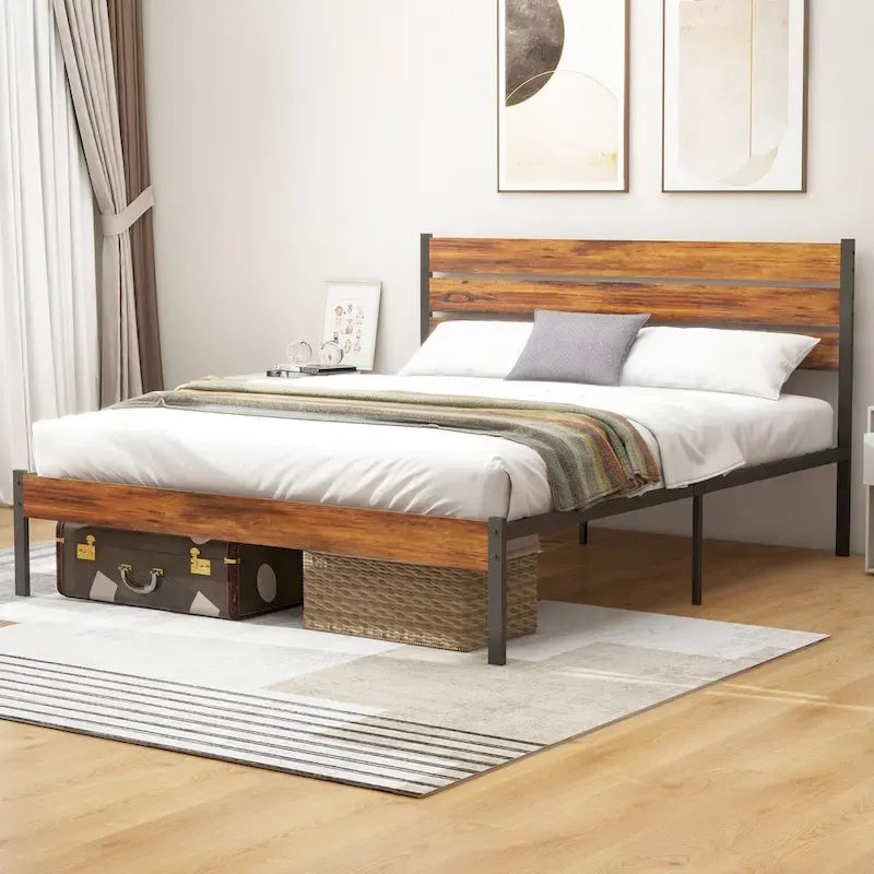 Letto a piattaforma in legno con testiera, senza necessità di rete a doghe