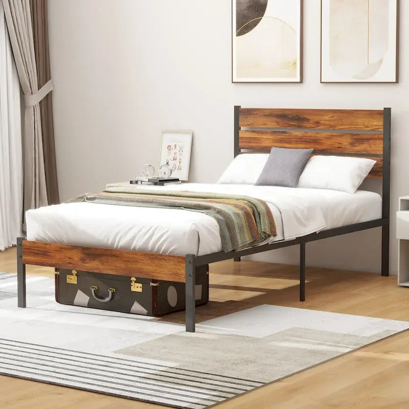 Letto a piattaforma in legno con testiera, senza necessità di rete a doghe